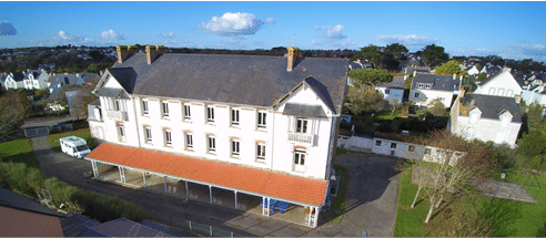 Vue aérienne centre la baie des peintres du Pouldu - UNAT Bretagne